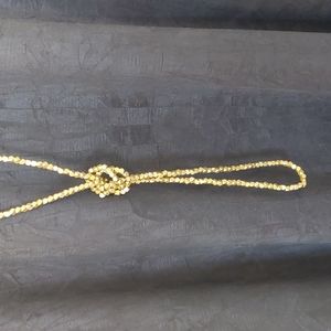 Beautiful brass colored necklace. very versatile, can be worn long or twisted.